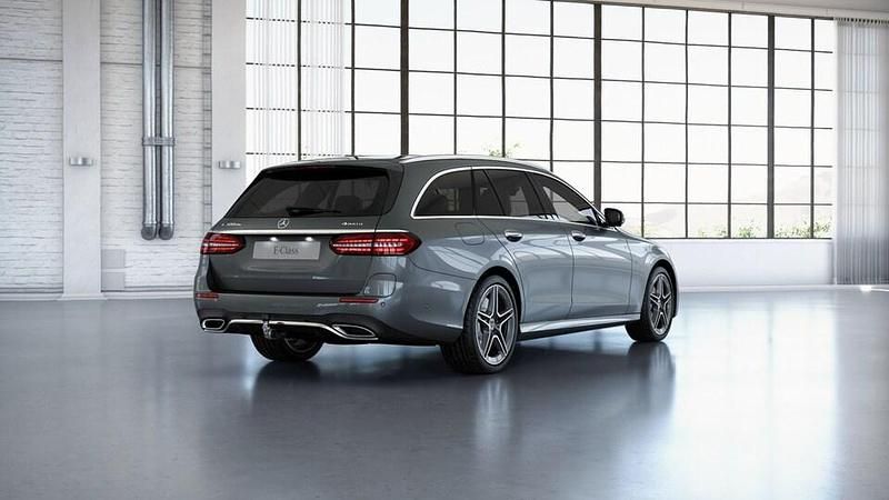 Käytetty Mercedes E300 AMG line 194 HP (142 kW) 2021 Harmaa Farmari