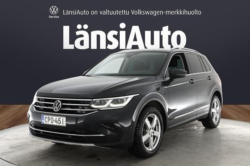 Käytetty VW Tiguan 245 HP (180 kW) 2021 Harmaa Katumaasturi