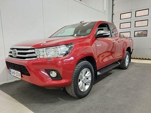 Käytetty Toyota HiLux Active 150 HP (110 kW) 2017 3t6 punainen Nouto