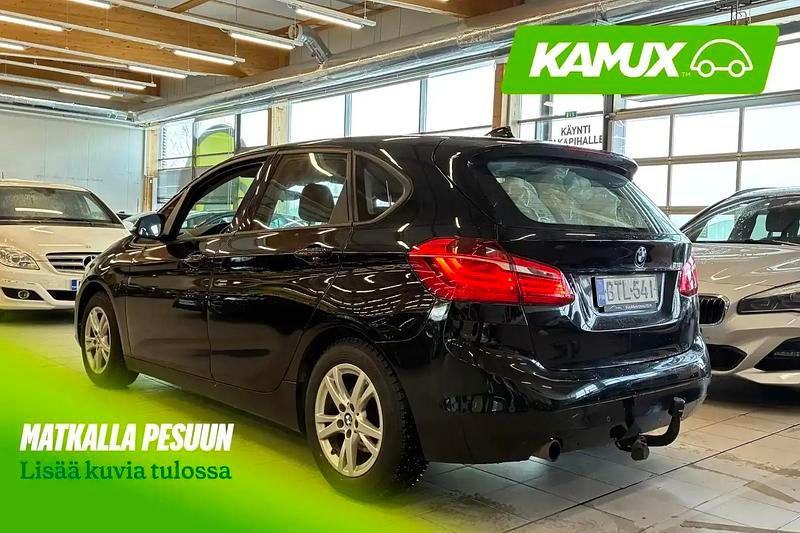 Käytetty BMW 218 Active Tourer Comfort Edition 136 HP (100 kW) 2016 Musta Tila-auto