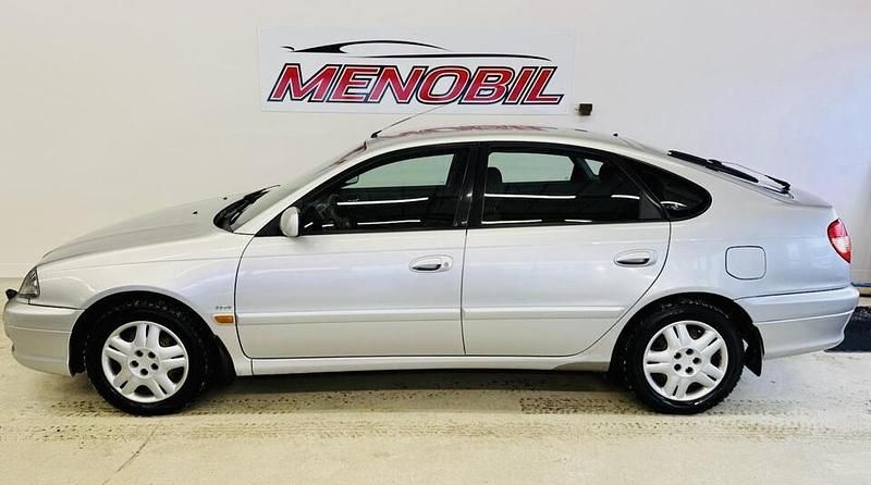 Käytetty Toyota Avensis Terra 110 HP (80 kW) 2002 Viistoperä