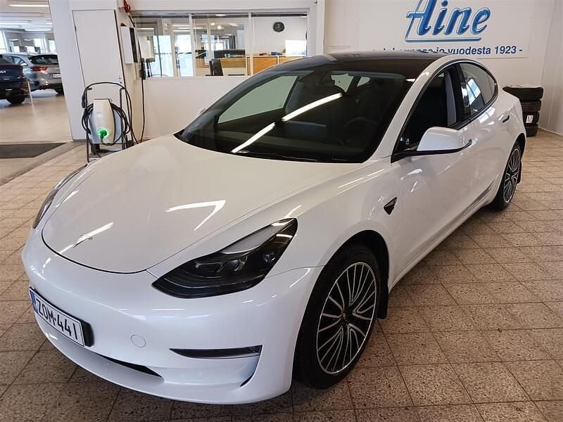 Valkoinen Käytetty 2021 Tesla Model 3 Sedan | 25 690 € (Perustarjous) - Kuva 1/4