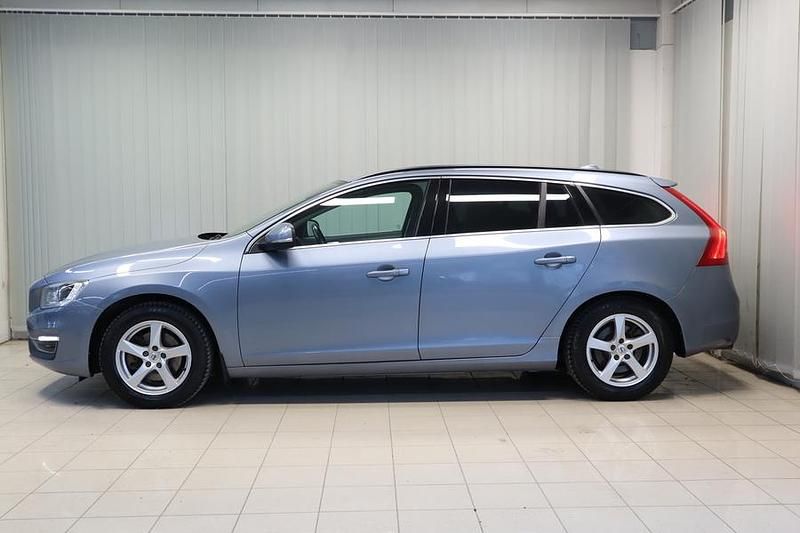 Käytetty Volvo V60 Business Edition 152 HP (111 kW) 2017 Sininen Farmari