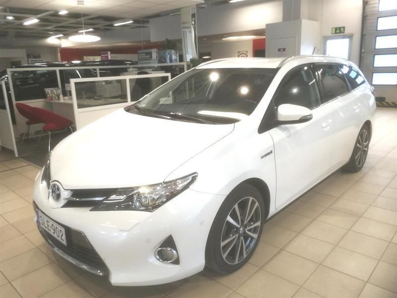 Valkoinen Käytetty 2014 Toyota Auris Touring Sports Active Farmari | 12 900 € (Perustarjous) - Kuva 1/4