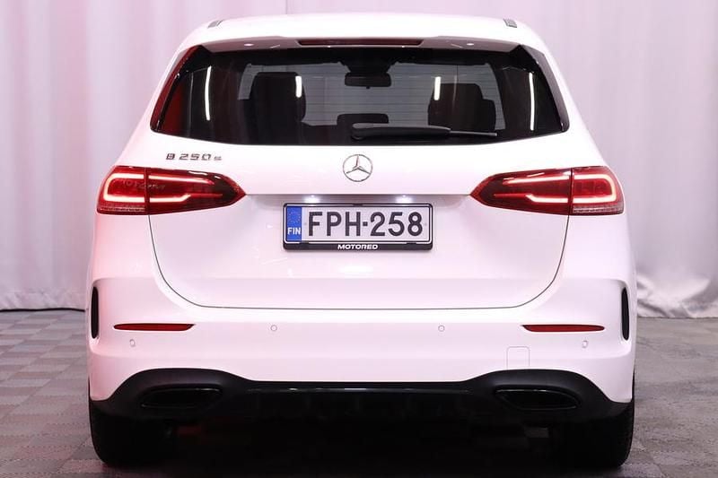 Käytetty Mercedes B250e Business 160 HP (117 kW) 2020 Tila-auto