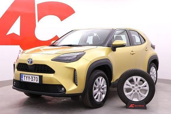 Brass gold (5c2) Käytetty 2024 Toyota Yaris Cross Active Katumaasturi | 27 490 € (Perustarjous) - Kuva 1/4