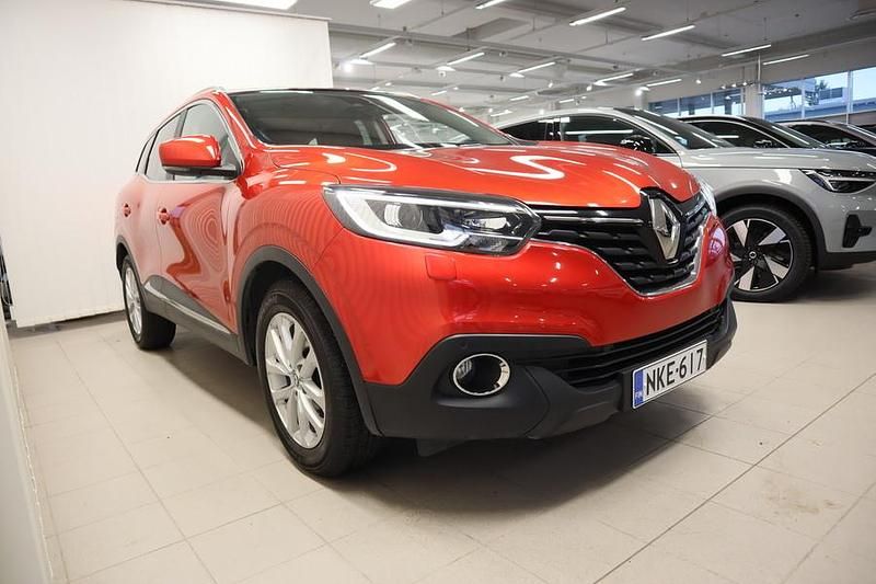 Käytetty Renault Kadjar Zen 110 HP (80 kW) 2016 Punainen Katumaasturi