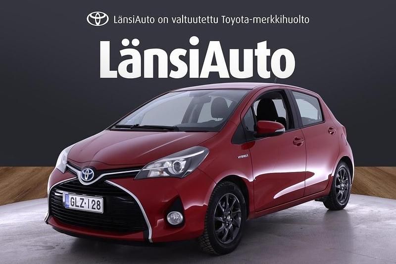 Käytetty Toyota Yaris Hybrid Active 73 HP (53 kW) 2016 Viistoperä