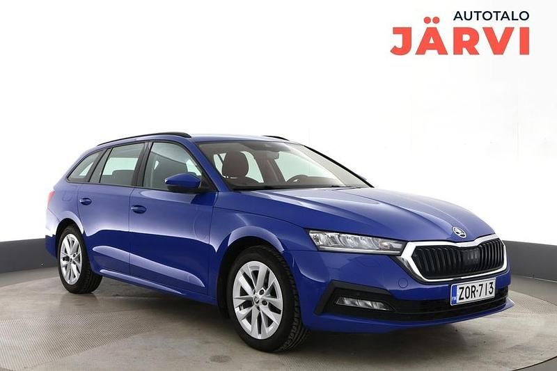 Käytetty Skoda Octavia Ambition 190 HP (139 kW) 2022 Sininen Farmari