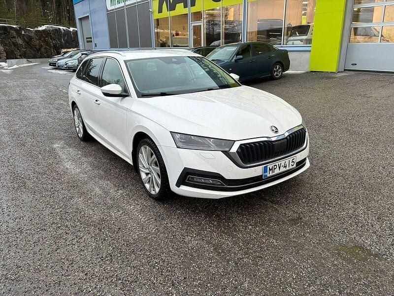 Käytetty Skoda Octavia Style 204 HP (150 kW) 2021 Farmari