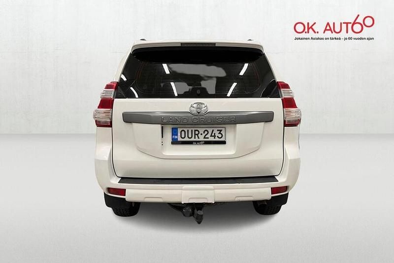 Käytetty Toyota Land Cruiser Life 190 HP (139 kW) 2014 Katumaasturi