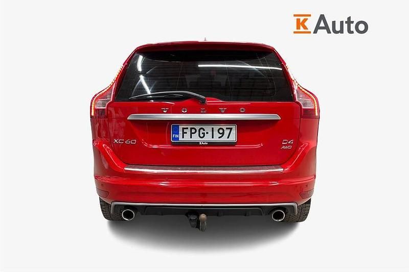 Käytetty Volvo XC60 R-Design 190 HP (139 kW) 2016 Punainen Katumaasturi