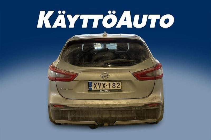 Käytetty Nissan Qashqai N-Connecta 140 HP (102 kW) 2019 Hopea Katumaasturi