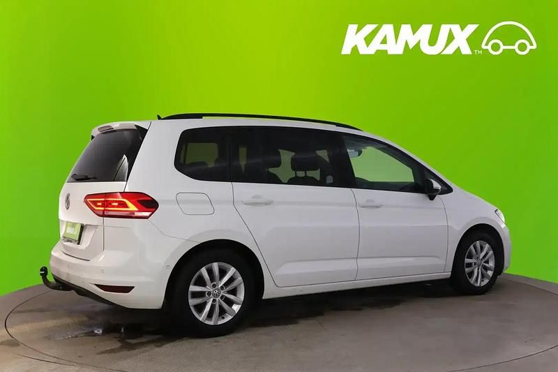 Käytetty VW Touran Comfortline 116 HP (85 kW) 2018 Valkoinen Tila-auto