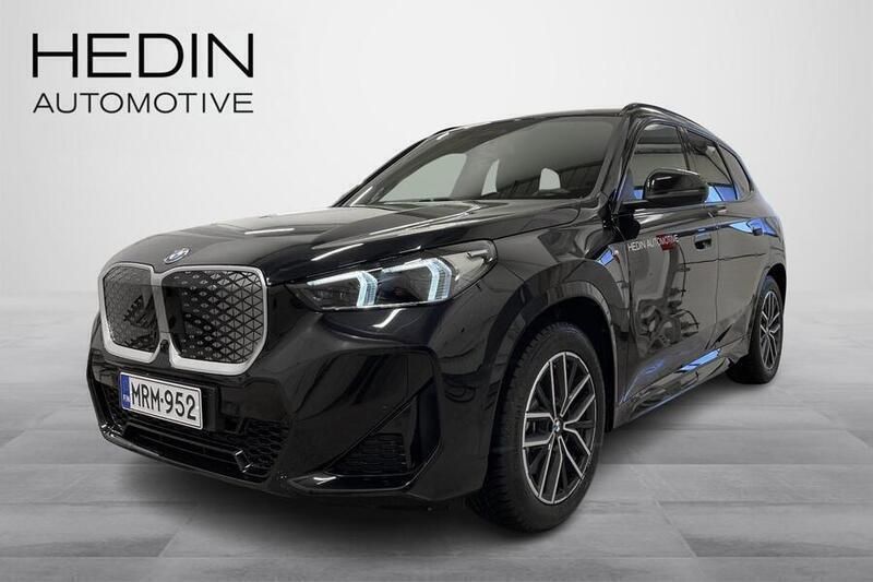 Musta Käytetty 2025 BMW iX1 Comfort Edition Katumaasturi | 59 500 € - Kuva 1/4