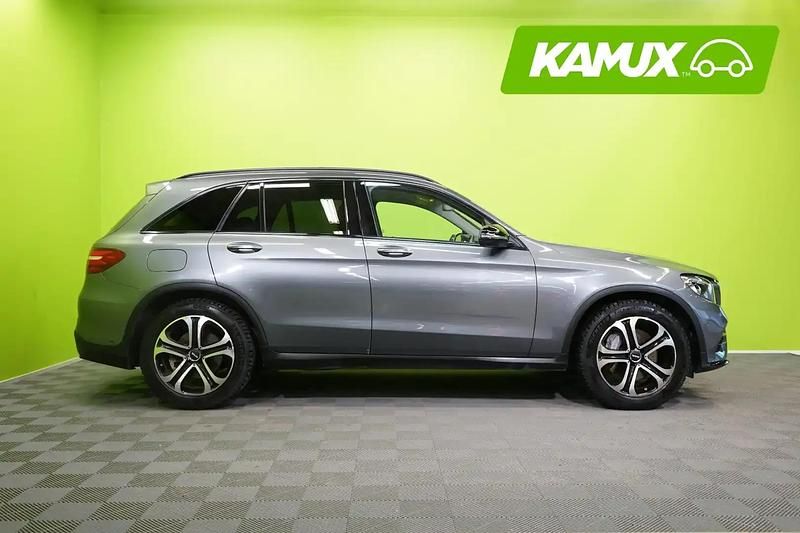 Käytetty Mercedes GLC350 AMG line 258 HP (189 kW) 2017 Hopea / harmaa Katumaasturi