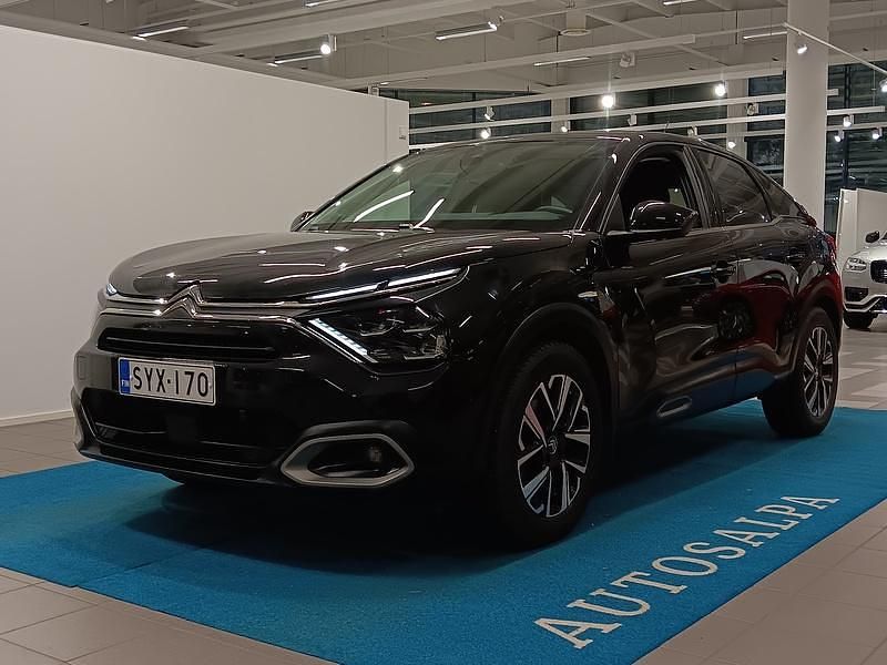 Käytetty Citroën C4 PureTech 131 HP (96 kW) 2021 Musta Viistoperä