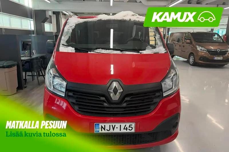 Käytetty Renault Trafic 140 HP (102 kW) 2015 Volcano red Tila-auto