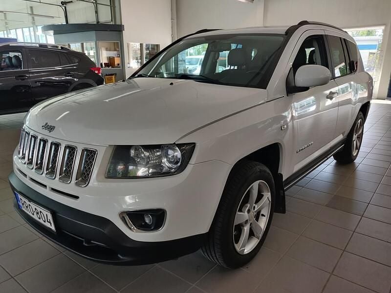 Valkoinen Käytetty 2014 Jeep Compass Limited Katumaasturi | 12 490 € (Perustarjous) - Kuva 1/4