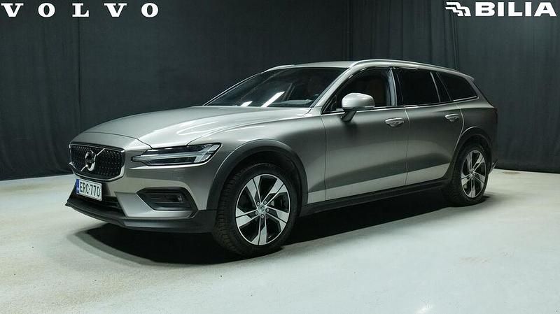 Käytetty Volvo V60 CC Business Edition 190 HP (139 kW) 2019 Harmaa Farmari