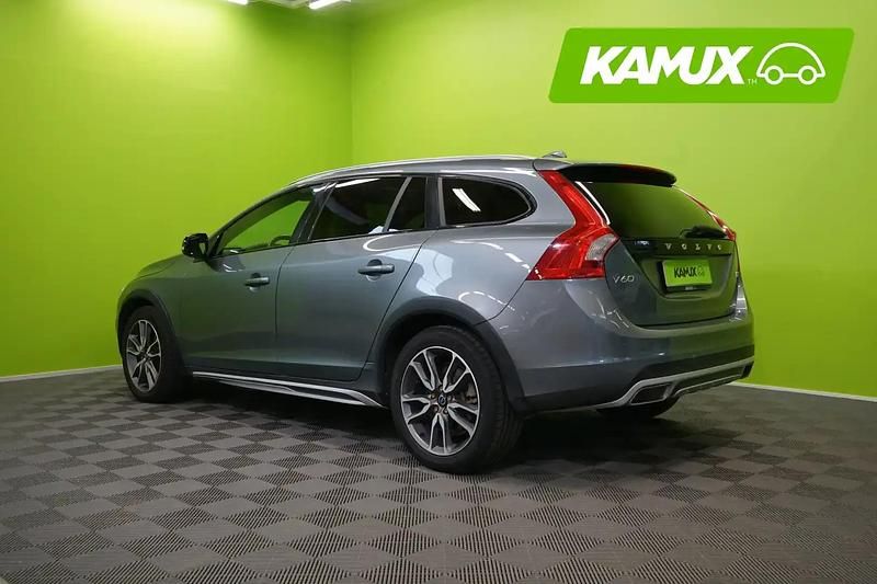 Käytetty Volvo V60 CC Summum 150 HP (110 kW) 2016 Hopea / harmaa Farmari
