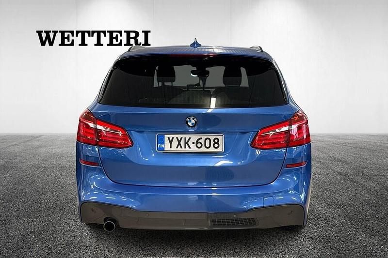 Käytetty BMW 225 Active Tourer Comfort Edition 224 HP (164 kW) 2017 Sininen Tila-auto