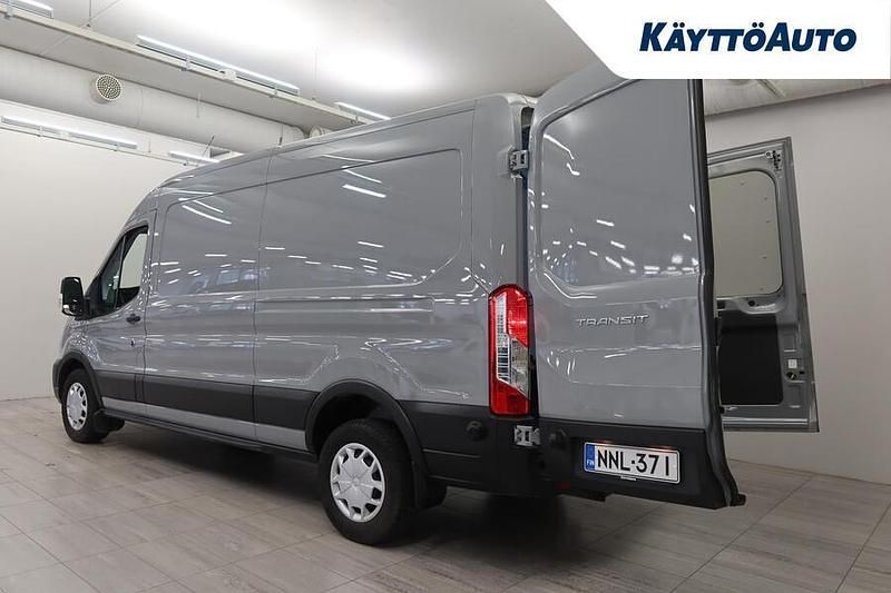 Käytetty Ford Transit Trend 131 HP (96 kW) 2024 Harmaa Van