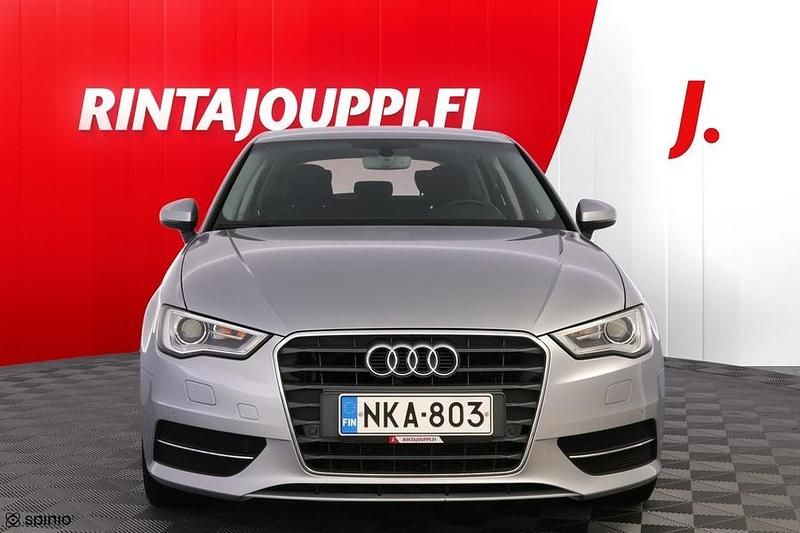 Käytetty Audi A3 Sportback Business 125 HP (91 kW) 2016 Hopea Viistoperä