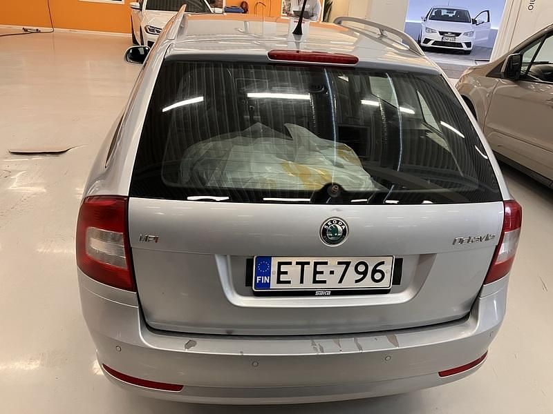 Käytetty Skoda Octavia 102 HP (75 kW) 2011 Farmari