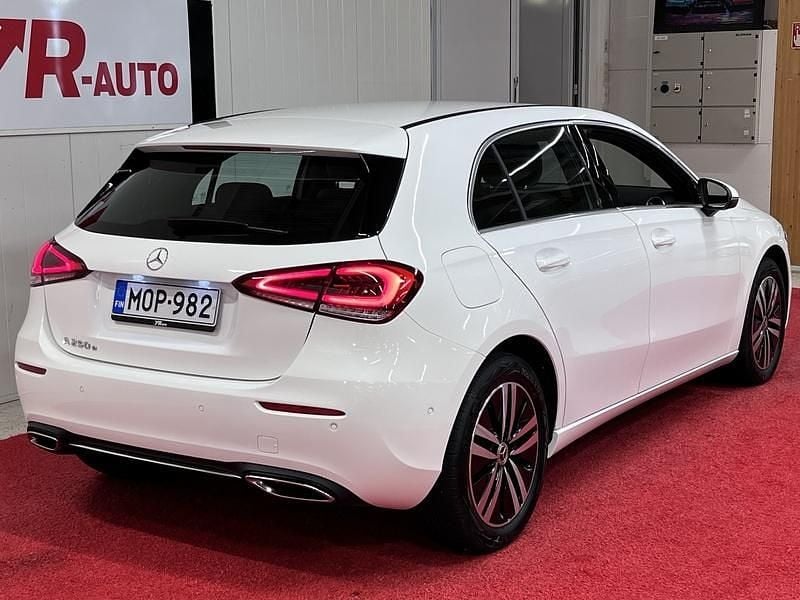 Käytetty Mercedes A250 Business 160 HP (117 kW) 2023 Viistoperä