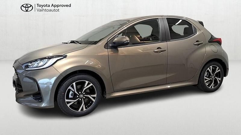 Käytetty Toyota Yaris Hybrid Edition 116 HP (85 kW) 2025 Ruskea Viistoperä