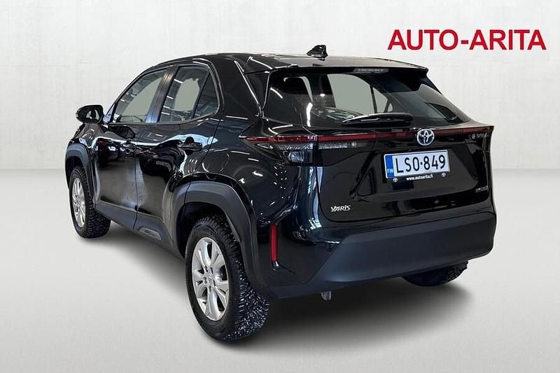 Käytetty Toyota Yaris Cross Active 116 HP (85 kW) 2023 Musta Katumaasturi