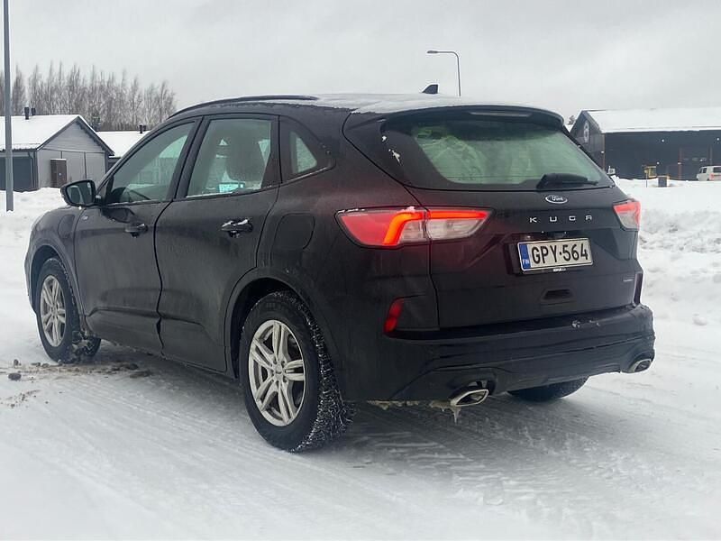 Käytetty Ford Kuga ST-Line 224 HP (164 kW) 2021 Katumaasturi