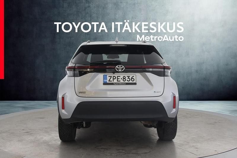 Käytetty Toyota Yaris Cross 116 HP (85 kW) 2024 Hopea Katumaasturi