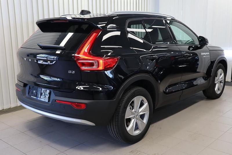 Uusi Volvo XC40 163 HP (119 kW) 2025 Musta Katumaasturi