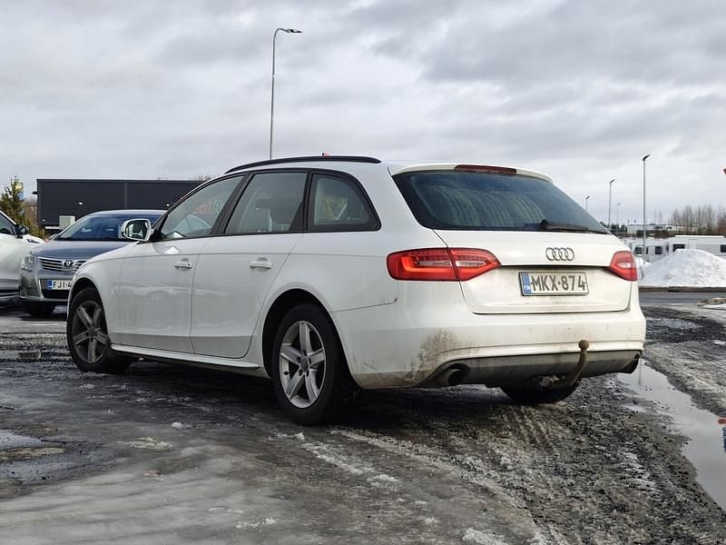Käytetty Audi A4 Business 170 HP (125 kW) 2012 Valkoinen Farmari