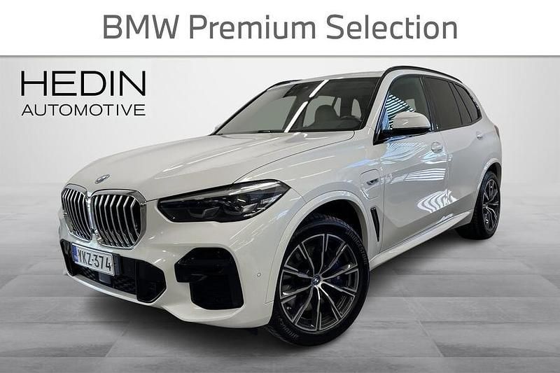 Valkoinen Käytetty 2022 BMW X5 M Sport Katumaasturi | 53 900 € (Perustarjous) - Kuva 1/4