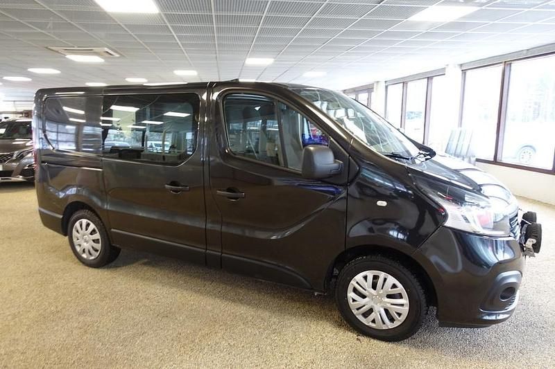 Käytetty Renault Trafic 125 HP (91 kW) 2018 Musta Tila-auto