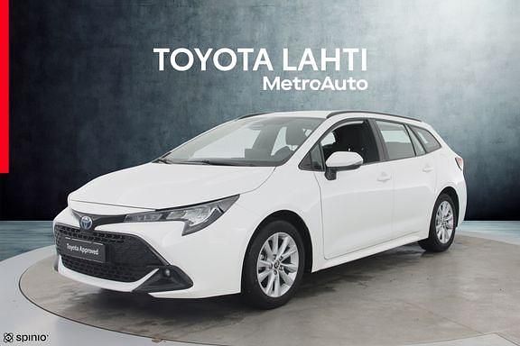 Valkoinen Käytetty 2024 Toyota Corolla Active Farmari | 26 890 € (Perustarjous) - Kuva 1/4