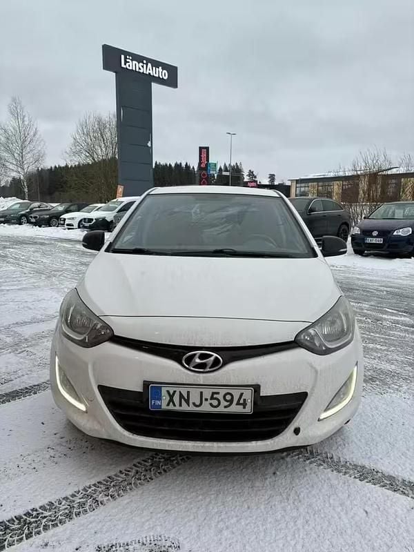 Käytetty Hyundai i20 GO! 86 HP (63 kW) 2015 Viistoperä