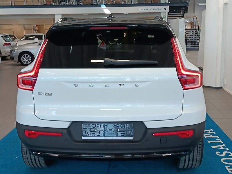 Käytetty Volvo EX40 Plus 300 kW (408 HP) 2025 Katumaasturi