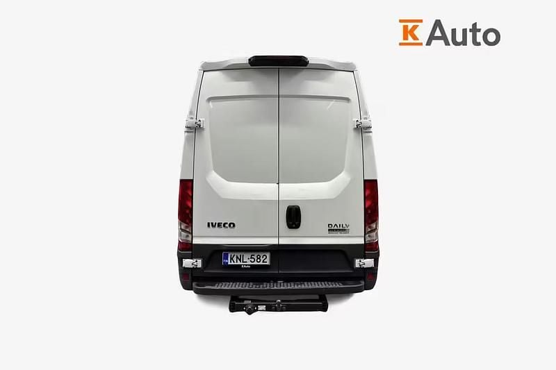 Käytetty Iveco Daily 179 HP (131 kW) 2017