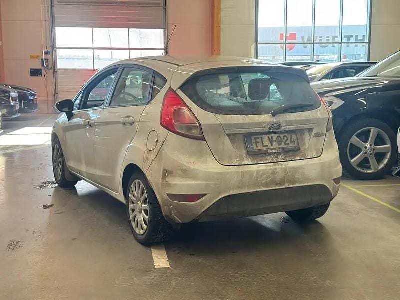 Käytetty Ford Fiesta Trend 109 HP (80 kW) 2016 Valkoinen Viistoperä