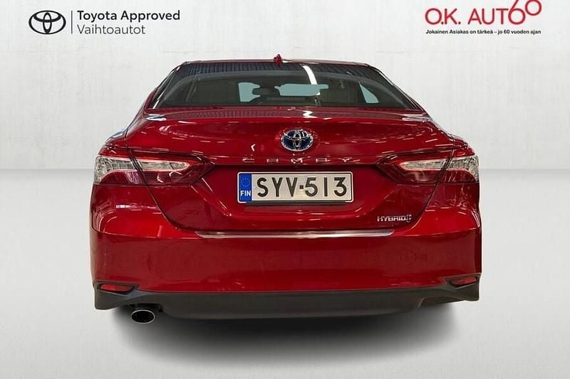 Käytetty Toyota Camry Business Edition 178 HP (130 kW) 2021 Punainen Sedan