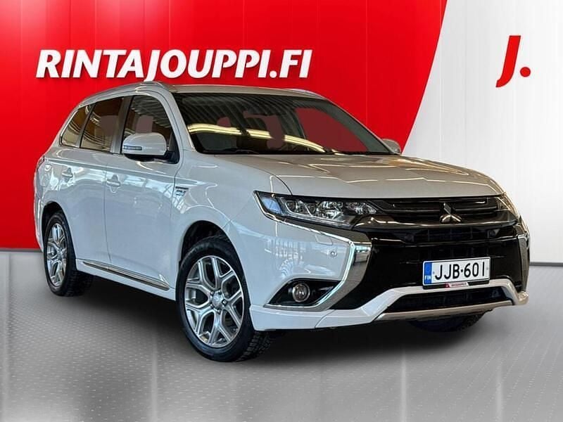 Käytetty Mitsubishi Outlander P-HEV Instyle 121 HP (88 kW) 2016 Valkoinen Farmari