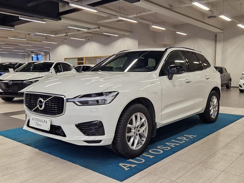 Valkoinen Käytetty 2019 Volvo XC60 R-Design Katumaasturi | 35 900 € (Perustarjous) - Kuva 1/4