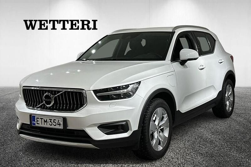 Valkoinen Käytetty 2021 Volvo XC40 Inscription Katumaasturi | 27 900 € (Perustarjous) - Kuva 1/3