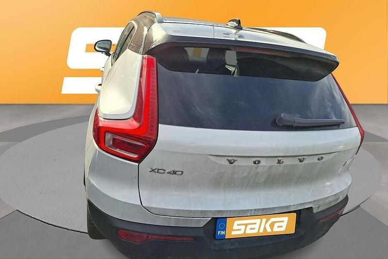 Käytetty Volvo XC40 Core 169 kW (231 HP) 2023 Katumaasturi