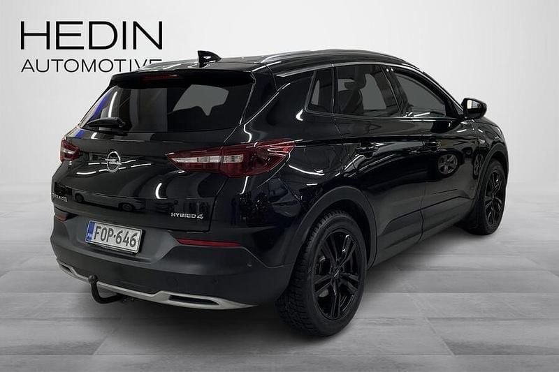 Käytetty Opel Grandland X Executive 200 HP (147 kW) 2021 Musta Katumaasturi