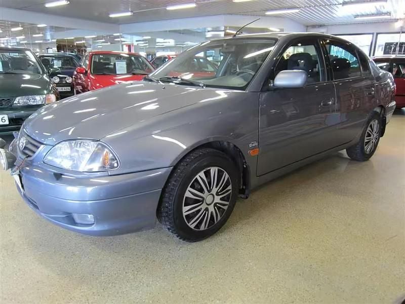 Käytetty Toyota Avensis Sol 110 HP (80 kW) 2002 Harmaa Sedan